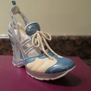 Stylin' - Just The Right Shoe Figurine